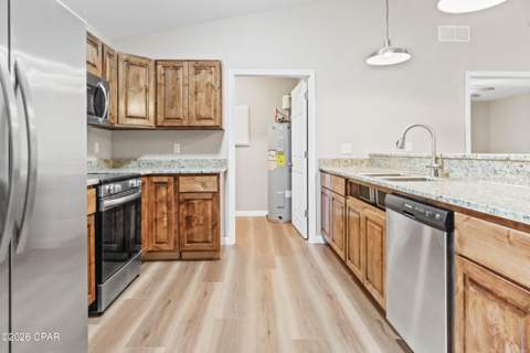 6675 Grande Oak Loop, Grand Ridge FL - photo 9 of 24