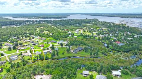 9135 Sunshine Drive, Youngstown FL - photo 10 of 90