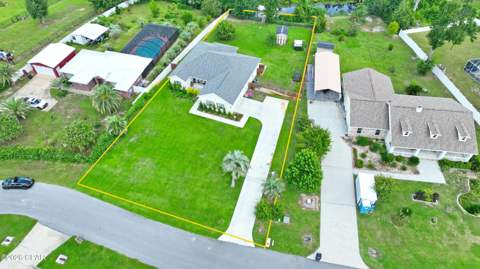 9135 Sunshine Drive, Youngstown FL - photo 14 of 90