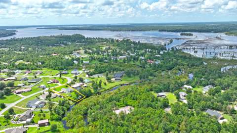 9135 Sunshine Drive, Youngstown FL - photo 9 of 90
