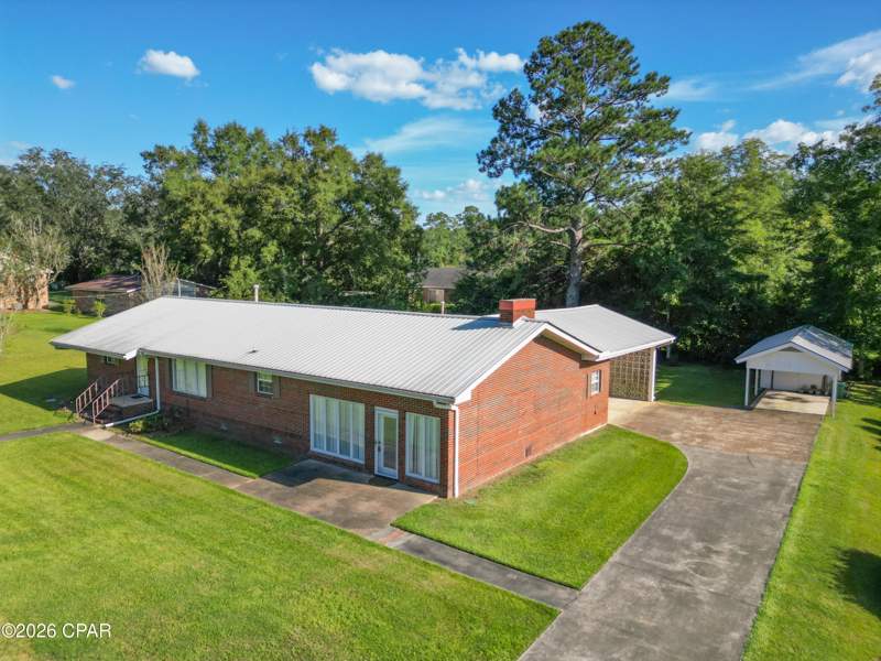 3 bedroom SingleFamilyResidence at 1109 11th Avenue, Graceville Heights, Graceville — photo 2