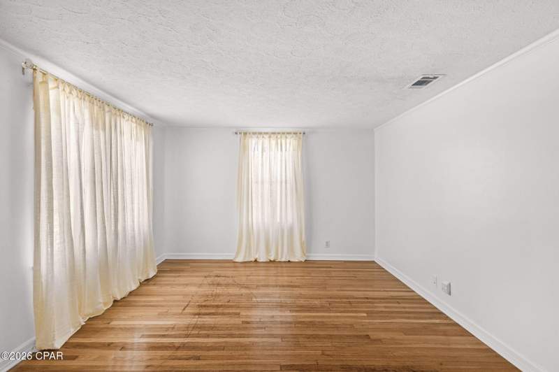 3 bedroom SingleFamilyResidence at 1610 Louise Avenue, Bayview Add, Panama City — photo 2