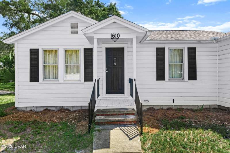 3 bedroom SingleFamilyResidence at 1610 Louise Avenue, Bayview Add, Panama City — photo 3
