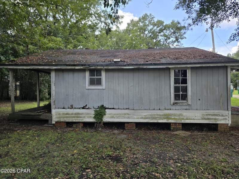 2 bedroom SingleFamilyResidence at 1031 Washington Avenue, Graceville, Graceville — photo 4