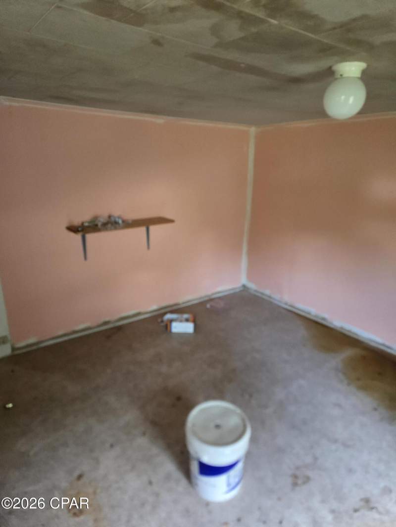 2 bedroom SingleFamilyResidence at 1031 Washington Avenue, Graceville, Graceville — photo 5