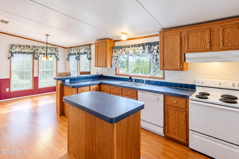 3 bedroom ManufacturedHome at 3772 Atlantis Drive, Atlantis Park, Southport — photo 4