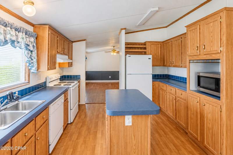 3 bedroom ManufacturedHome at 3772 Atlantis Drive, Atlantis Park, Southport — photo 5