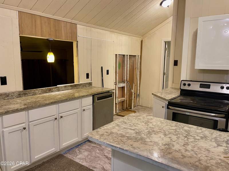 2 bedroom ManufacturedHome at 1219 Thomas Drive 95, Emerald Pointe Resort, Panama City — photo 5