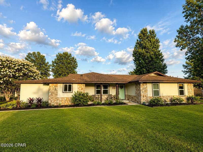 3 bedroom SingleFamilyResidence at 10122 Highway 2301, Youngstown Plat, Youngstown — photo 2