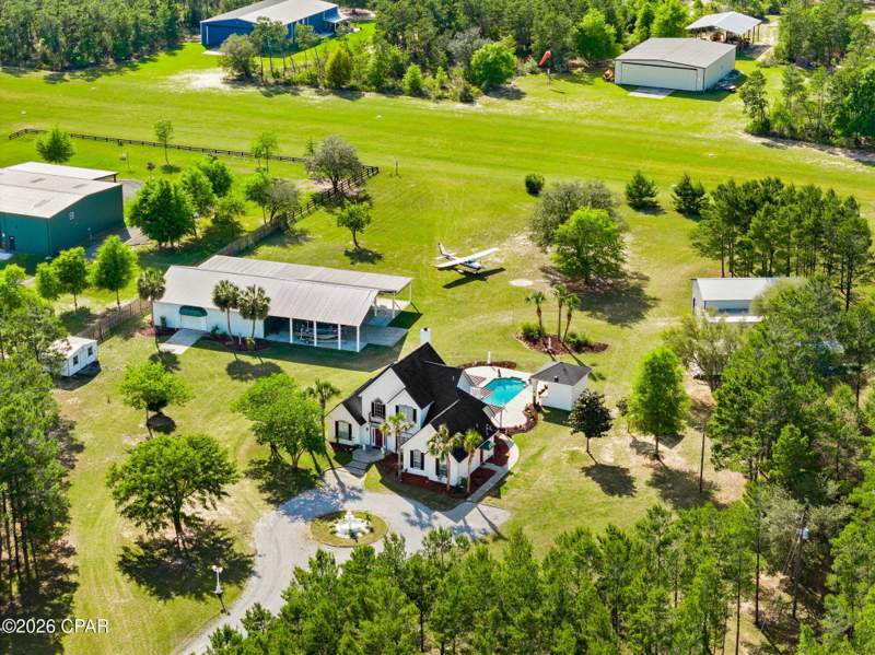 3 bedroom SingleFamilyResidence at 5120 Airpark Boulevard, Crystal Village Air Park, Chipley — photo 3