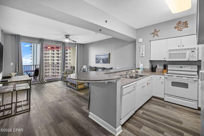 2 bedroom Condominium at 9900 S Thomas Drive 1718, Shores Of Panama Phase I, Panama City Beach — photo 4