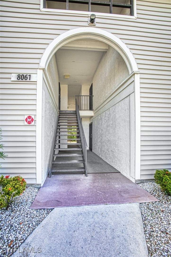 2 bedroom Condominium at 8061 S Woods Cir 4, Summerlin Woods, Fort Myers — photo 4