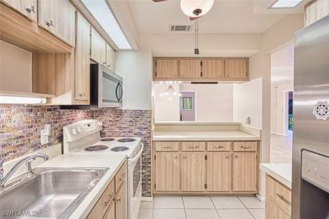 8061 S Woods Cir 4, Fort Myers FL - photo 8 of 38