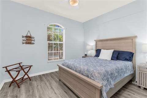 194 Newport Dr 903, Naples FL - photo 18 of 38