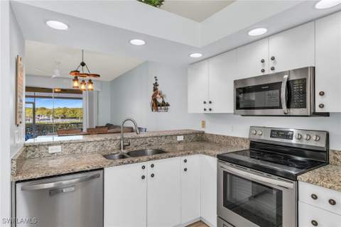 194 Newport Dr 903, Naples FL - photo 6 of 38