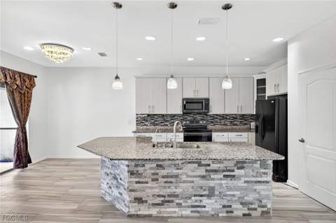 2858 Via Campania St, Fort Myers FL - photo 12 of 38