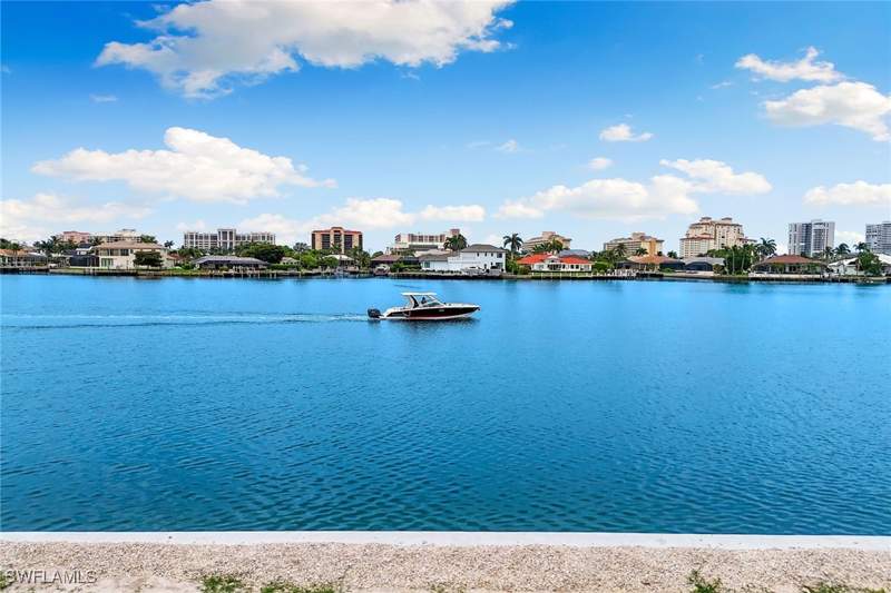 5 bedroom SingleFamilyResidence at 372 Lamplighter Dr, Marco Island, Marco Island — photo 3