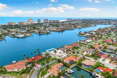 372 Lamplighter Dr, Marco Island FL - photo 9 of 14