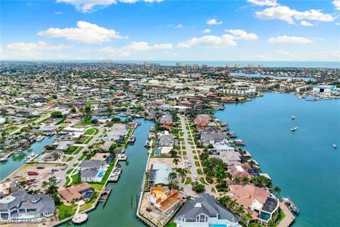 1285 Orange Ct, Marco Island FL - photo 12 of 50