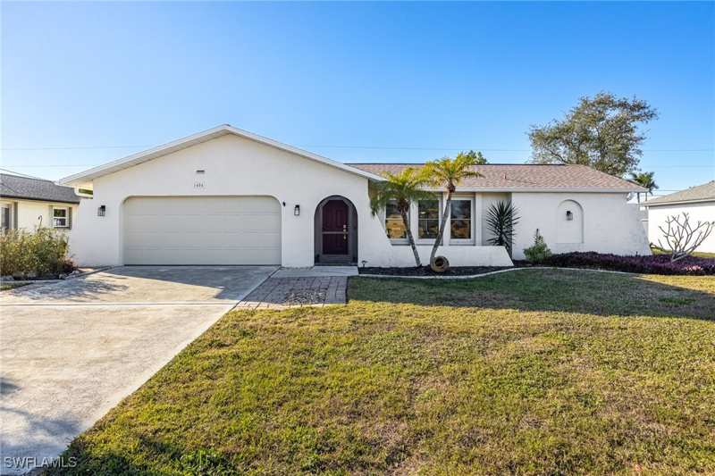 3 bedroom SingleFamilyResidence at 1404 SE 22nd Ter, Cape Coral, Cape Coral — photo 1