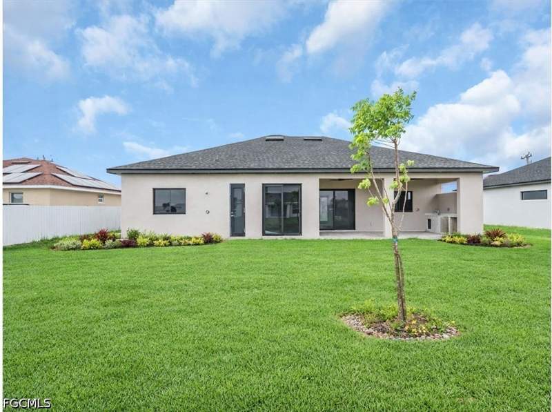 4 bedroom SingleFamilyResidence at 305 Diplomat Pkwy E, Cape Coral, Cape Coral — photo 2