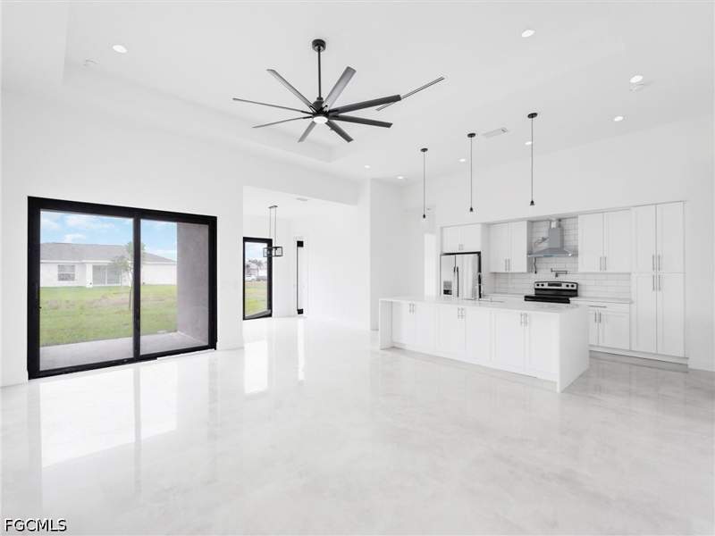 4 bedroom SingleFamilyResidence at 305 Diplomat Pkwy E, Cape Coral, Cape Coral — photo 5