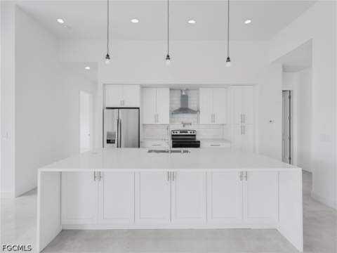 305 Diplomat Pkwy E, Cape Coral FL - photo 7 of 29