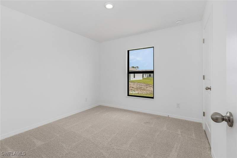 4 bedroom SingleFamilyResidence at 825 Gen D Macarthur Ave, Labelle, Labelle — photo 5
