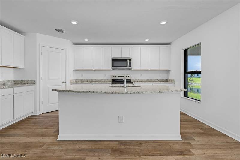 5 bedroom SingleFamilyResidence at 868 Gen D Macarthur Ave, Labelle, Labelle — photo 4