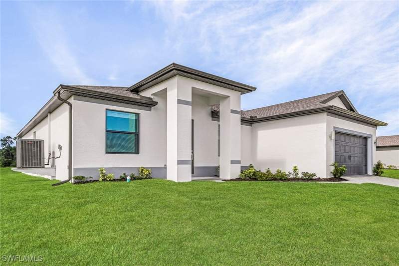 4 bedroom SingleFamilyResidence at 979 Admiral Bull Halsey Ave, Labelle, Labelle — photo 2