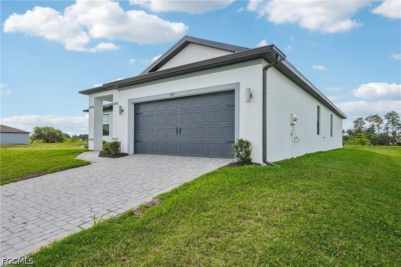 4 bedroom SingleFamilyResidence at 939 Admiral Bull Halsey Ave, Labelle, Labelle — photo 3