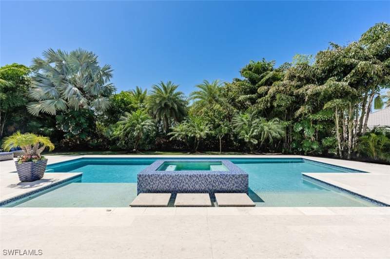 4 bedroom SingleFamilyResidence at 702 Bobwhite Ln, Pelican Bay Woods, Naples — photo 3