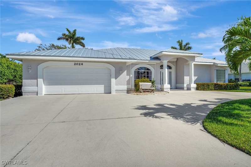 4 bedroom SingleFamilyResidence at 2024 Imperial Cir, Imperial Golf Estates, Naples — photo 1