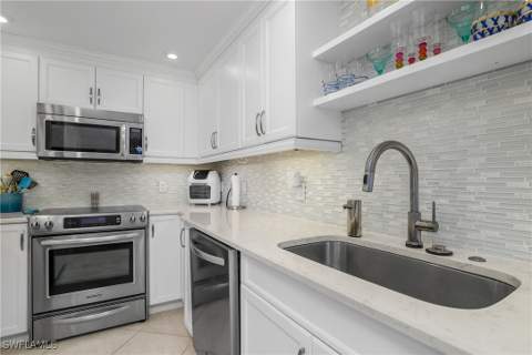 4005 Gulf Shore Blvd N 603, Naples FL - photo 12 of 35