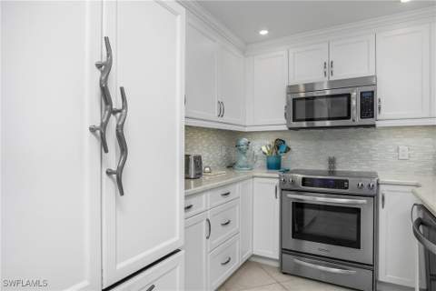 4005 Gulf Shore Blvd N 603, Naples FL - photo 13 of 35