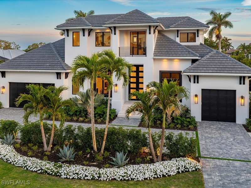 4 bedroom SingleFamilyResidence at 612 Binnacle Dr, Moorings, Naples — photo 1