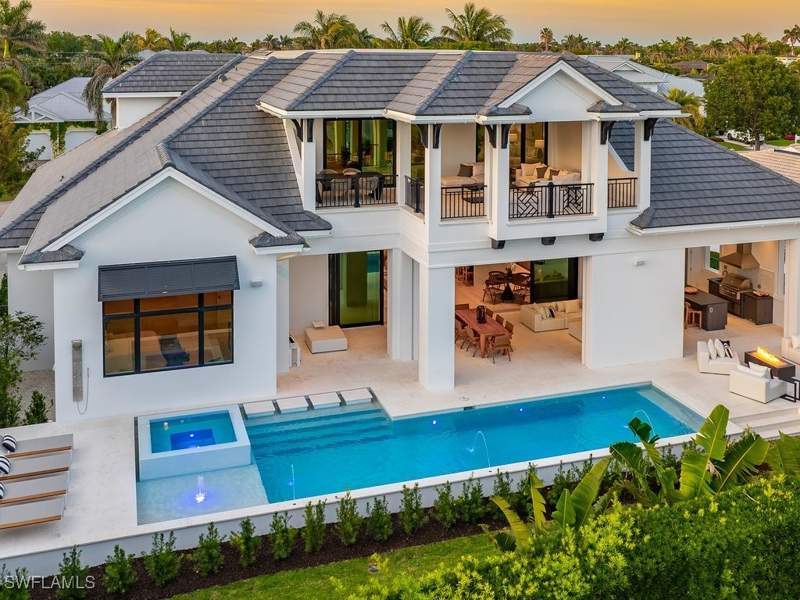 4 bedroom SingleFamilyResidence at 612 Binnacle Dr, Moorings, Naples — photo 2