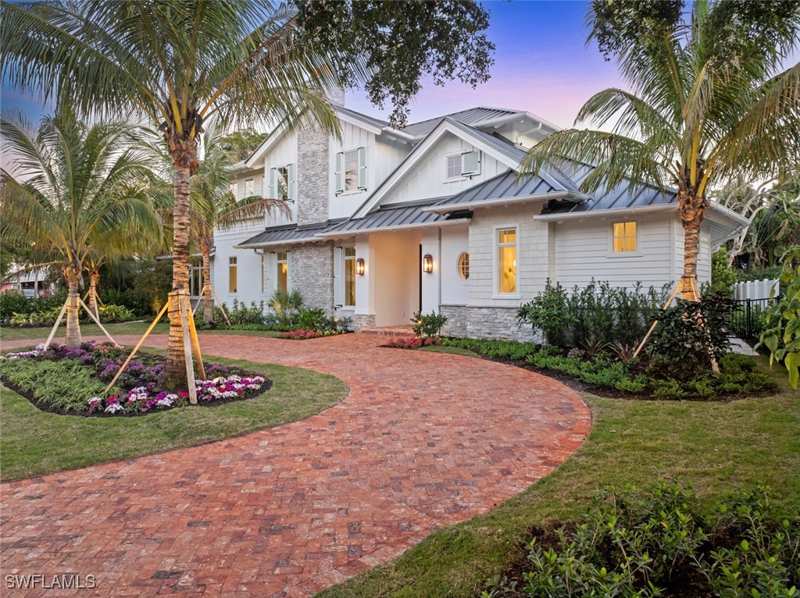 5 bedroom SingleFamilyResidence at 690 7th Ave N, Olde Naples, Naples — photo 1