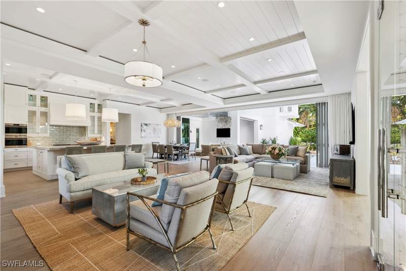 5 bedroom SingleFamilyResidence at 690 7th Ave N, Olde Naples, Naples — photo 5