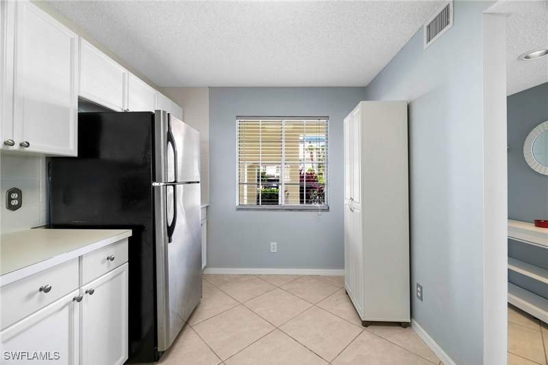 2 bedroom Condominium at 7706 Jewel Ln 101, Villages At Emerald Lakes, Naples — photo 5