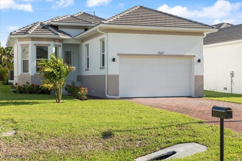 3 bedroom SingleFamilyResidence at 2537 Linda Dr, Linda Park, Naples — photo 1