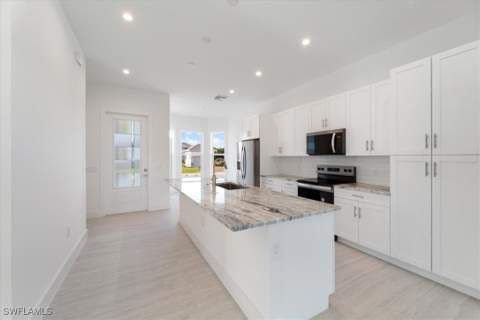 2537 Linda Dr, Naples FL - photo 13 of 35