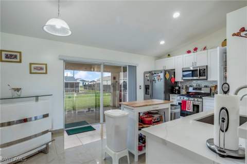 1228 NW 14th Pl, Cape Coral FL - photo 11 of 25