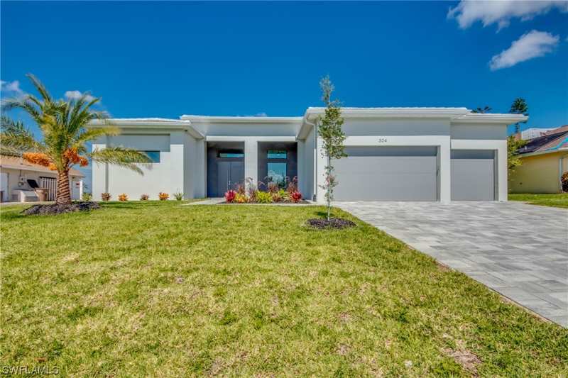 3 bedroom SingleFamilyResidence at 304 NW 13th Ave, Cape Coral, Cape Coral — photo 1
