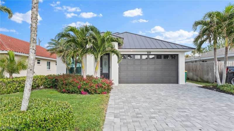 4 bedroom SingleFamilyResidence at 561 94th Ave N, Naples Park, Naples — photo 1