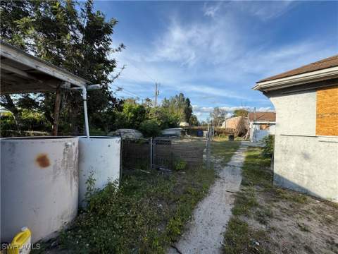 8306 Suncoast Dr, North Fort Myers FL - photo 11 of 22