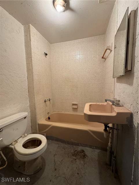 8306 Suncoast Dr, North Fort Myers FL - photo 9 of 22