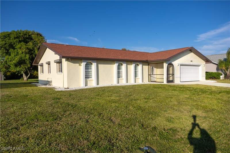 3 bedroom SingleFamilyResidence at 1217 SE 17th Ter, Cape Coral, Cape Coral — photo 2