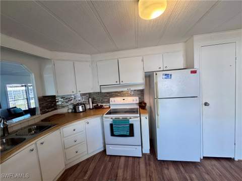 16027 Tangelo Way, North Fort Myers FL - photo 8 of 38
