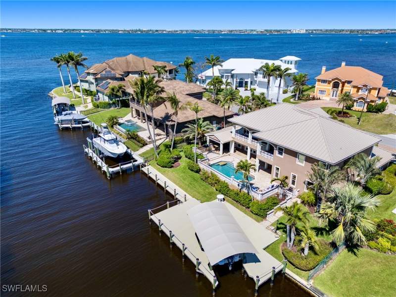 4 bedroom SingleFamilyResidence at 798 Cypress Lake Cir, Town And River, Fort Myers — photo 4